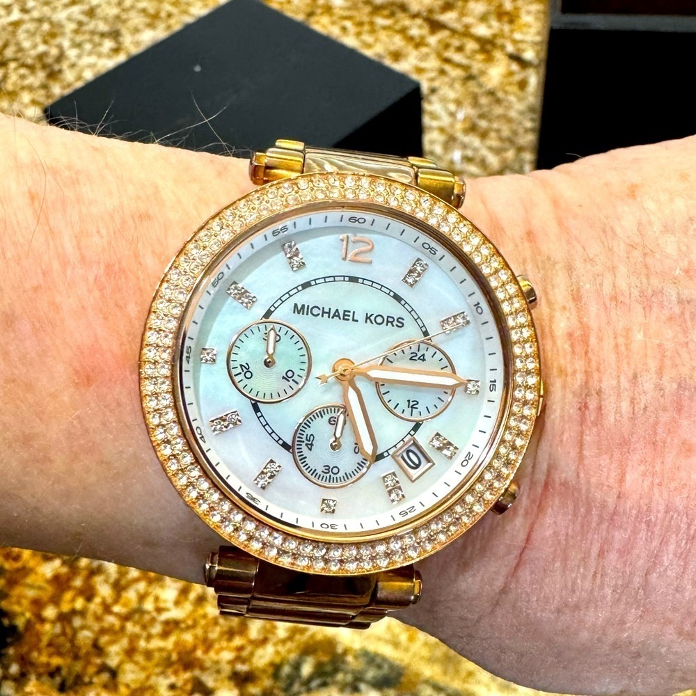 Michael Kors Rose Gold Women's Parker Watch new battery - Picture 7 of 10